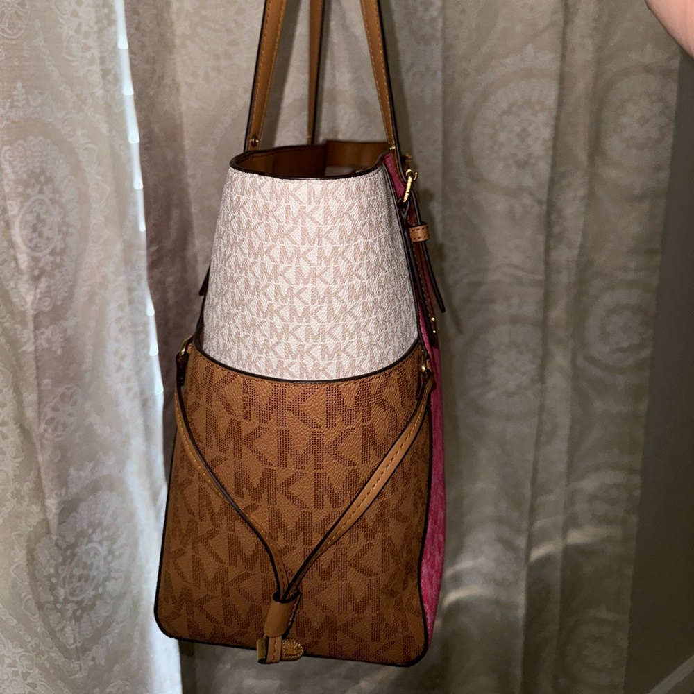 Michael Kors Travel Purse - Picture 2 of 4